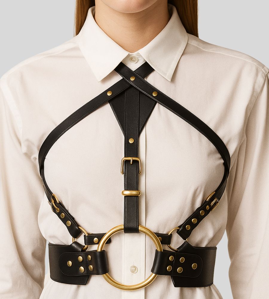 DiamondEdge™ – Harnais Sculptural en Cuir avec Anneau Doré Central