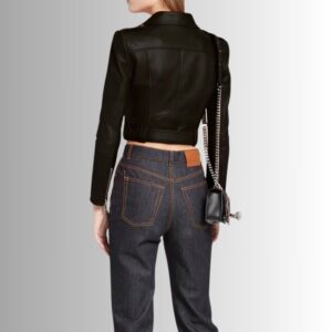 Perfecto noir femme, vue arrière